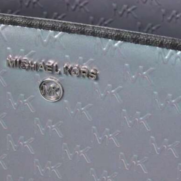 Gift Away Opportunity - Mystery Item purchase gives entry into drawing for MK - Picture 5 of 6